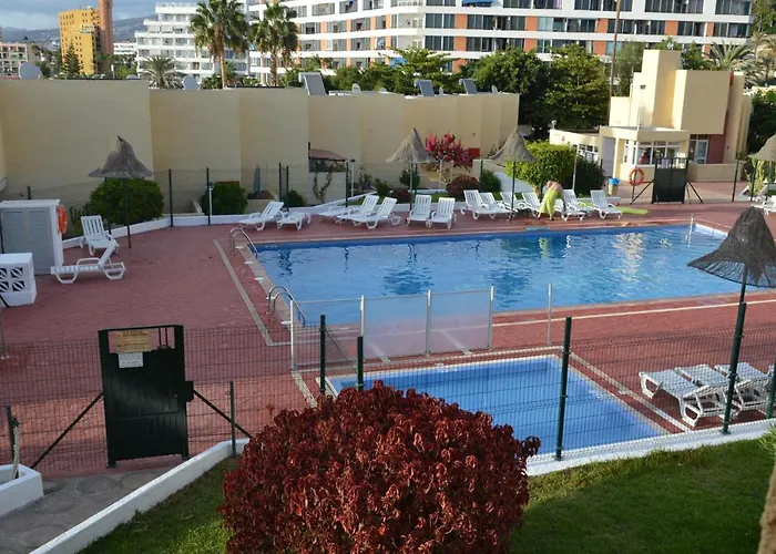 Costa Adeje Cortijo 2-4 *